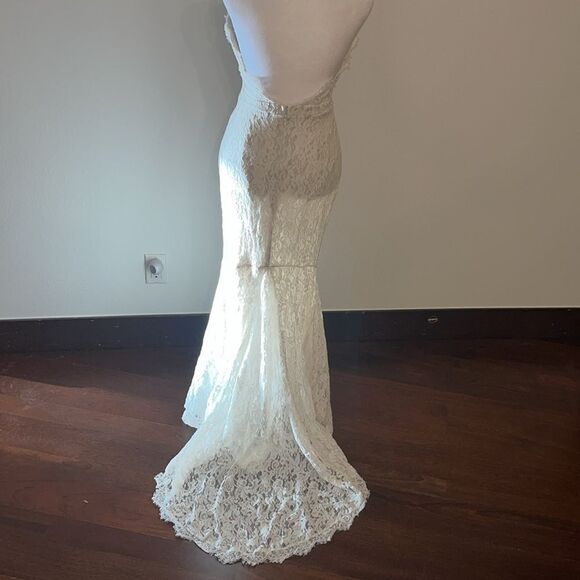 Revolve Heartloom Isla ivory lace wedding gown - Picture 5 of 6